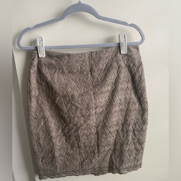 Ann Taylor Beige Lace Mini Skirt - Picture 1 of 2